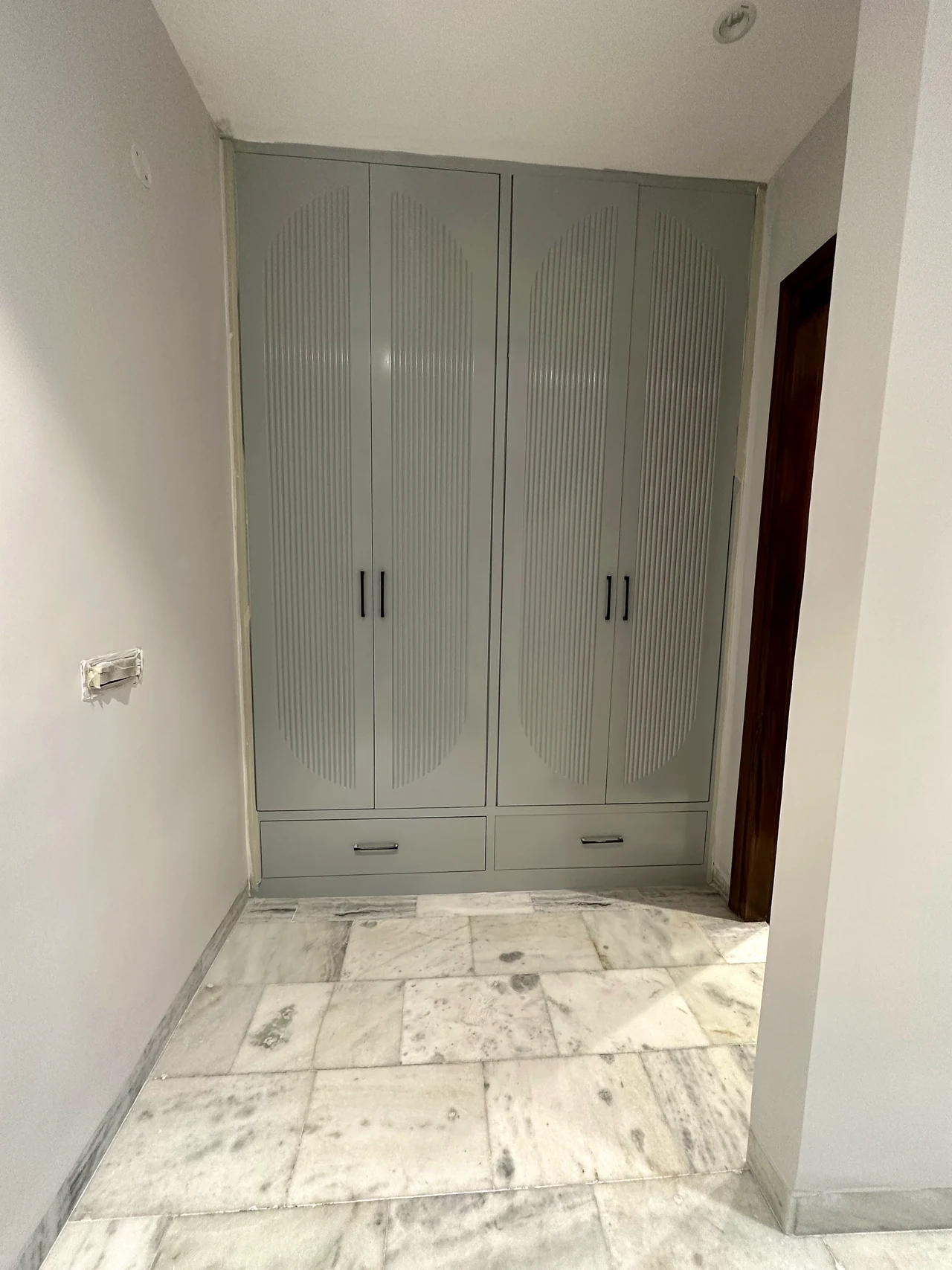 Built-in bedroom wardrobe and storage